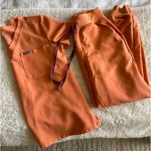 Figs Orange Scrub Set